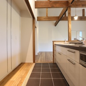 キッチンの床をタイルにした時のメリットとデメリットを解説します 建築士が教える 新築の家を建てる人のための家づくりブログ